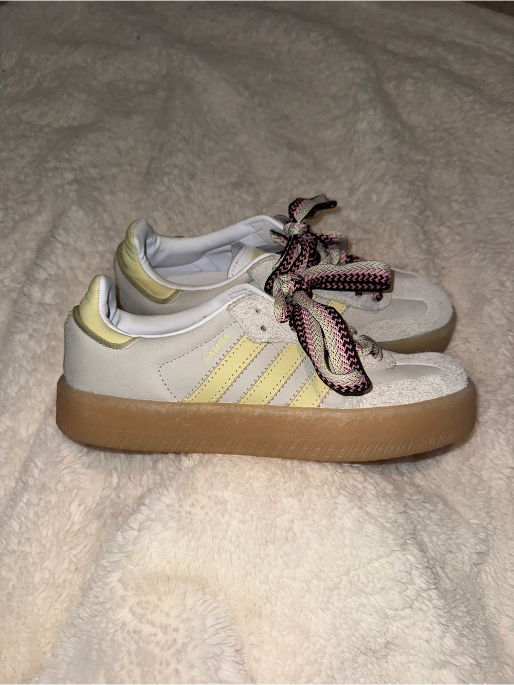 adidas Sambae sneakers sz 6 Pale Yellow with Gum Sole &  Spark Laces